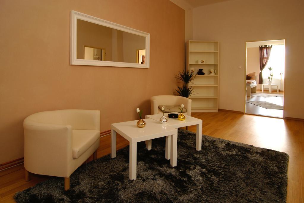 Fontana Pizzeria - Pension Ceske Budejovice Habitación foto