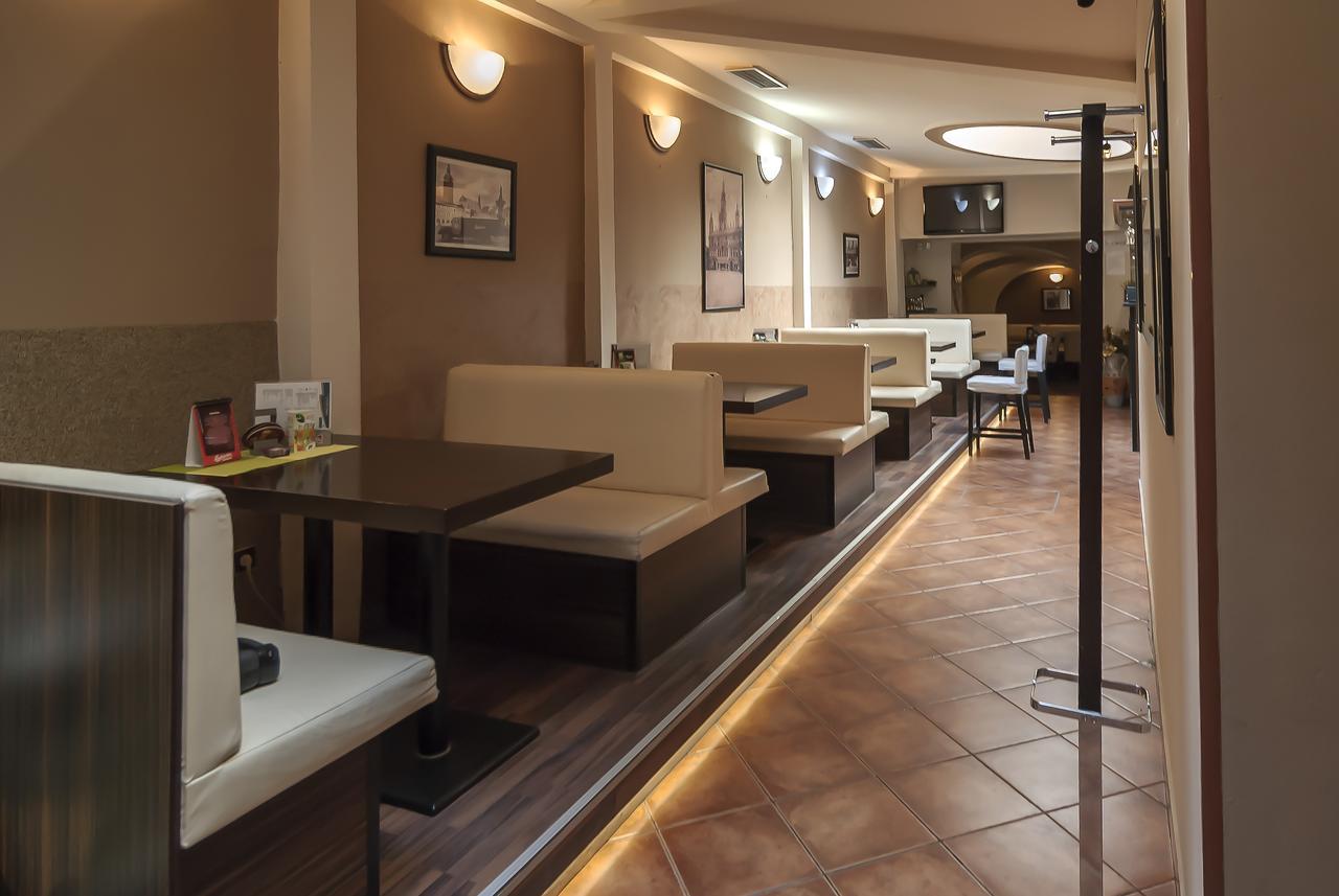 Fontana Pizzeria - Pension Ceske Budejovice Exterior foto